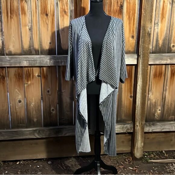 LulaRoe cardigan knit gray white striped ribbed Large no offers given or given - Picture 1 of 7
